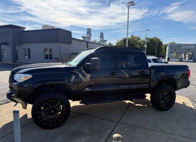 
								Toyota Tacoma full									