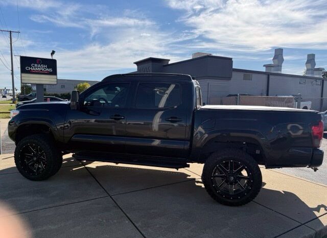 
								Toyota Tacoma full									