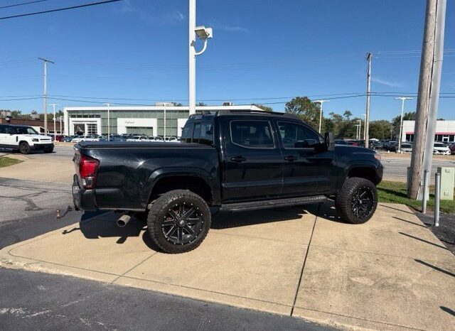 
								Toyota Tacoma full									