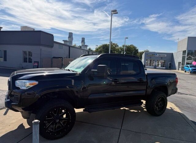 
								Toyota Tacoma full									
