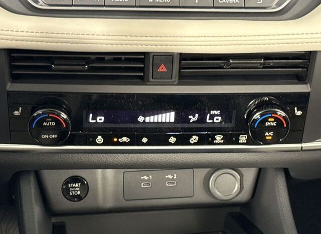 
								Nissan Rogue full									