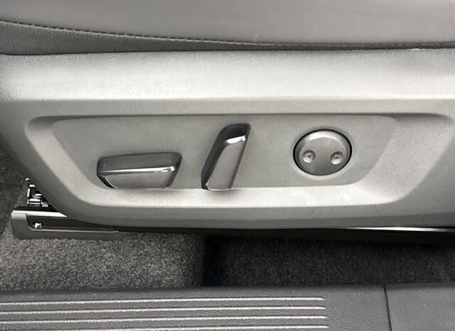 
								Nissan Rogue full									