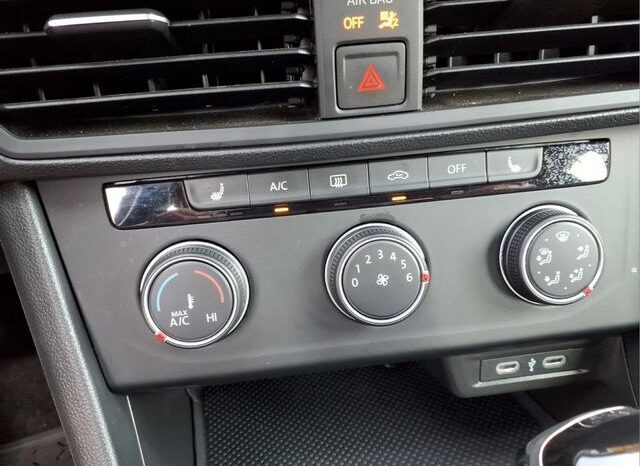 
								Volkswagen Jetta full									