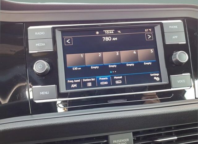 
								Volkswagen Jetta full									