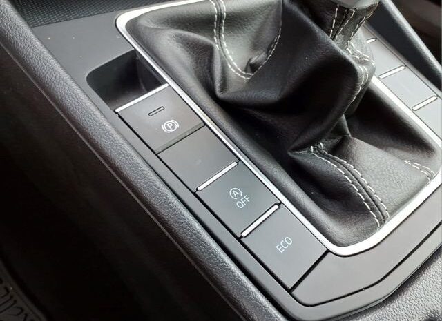 
								Volkswagen Jetta full									