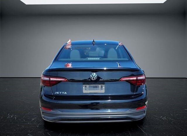 
								Volkswagen Jetta full									