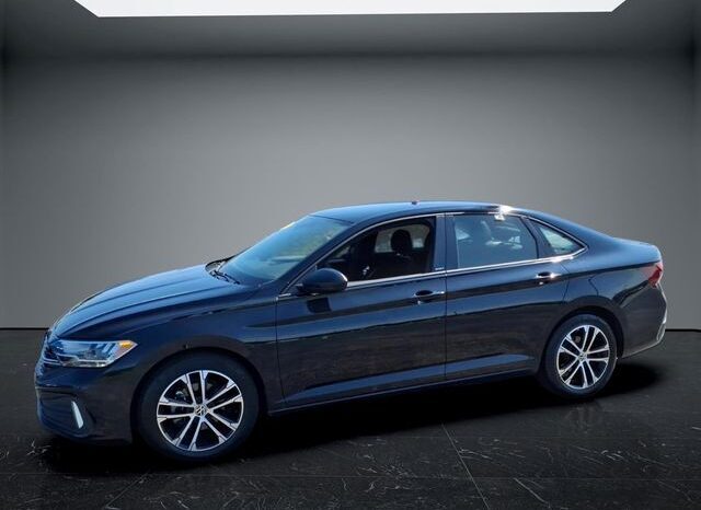 
								Volkswagen Jetta full									