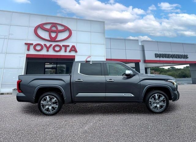 
								Toyota Tundra Hybrid full									