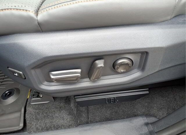 
								Toyota Tundra Hybrid full									