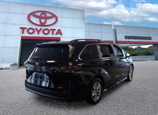 
								Toyota Sienna full									
