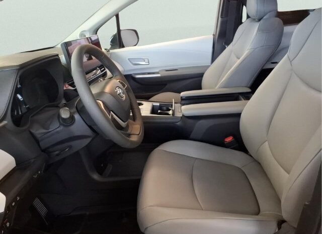 
								Toyota Sienna full									