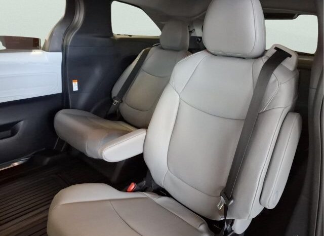 
								Toyota Sienna full									