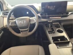 
										Toyota Sienna full									