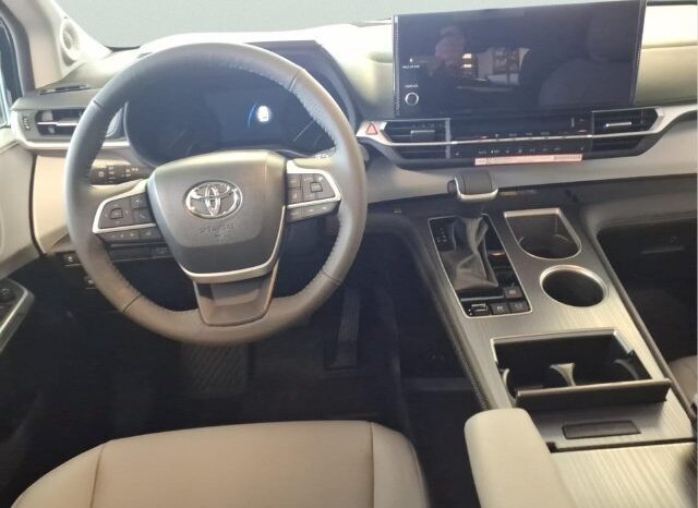 
								Toyota Sienna full									
