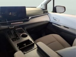 
										Toyota Sienna full									