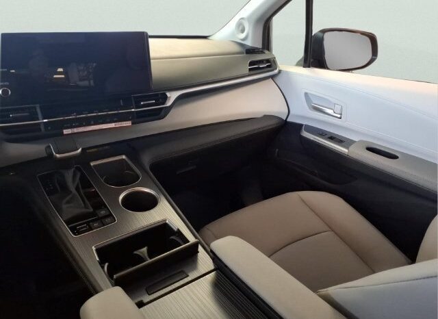 
								Toyota Sienna full									