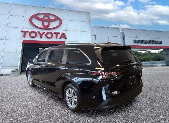 
								Toyota Sienna full									