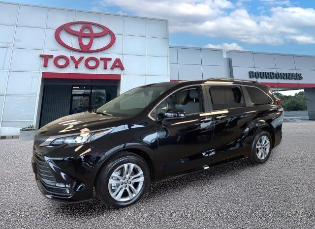 
								Toyota Sienna full									