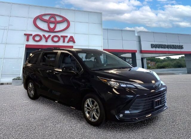 
								Toyota Sienna full									