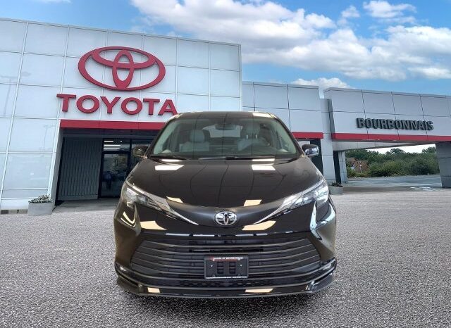 
								Toyota Sienna full									