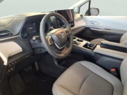 
										Toyota Sienna full									
