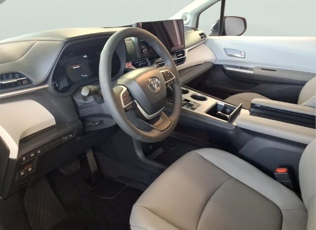 
								Toyota Sienna full									