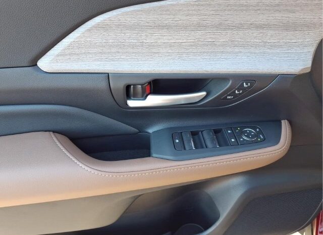 
								Toyota Grand Highlander full									