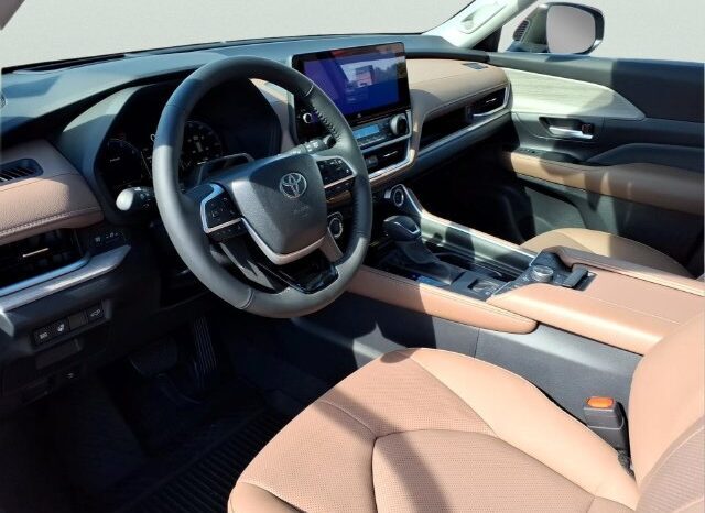 
								Toyota Grand Highlander full									