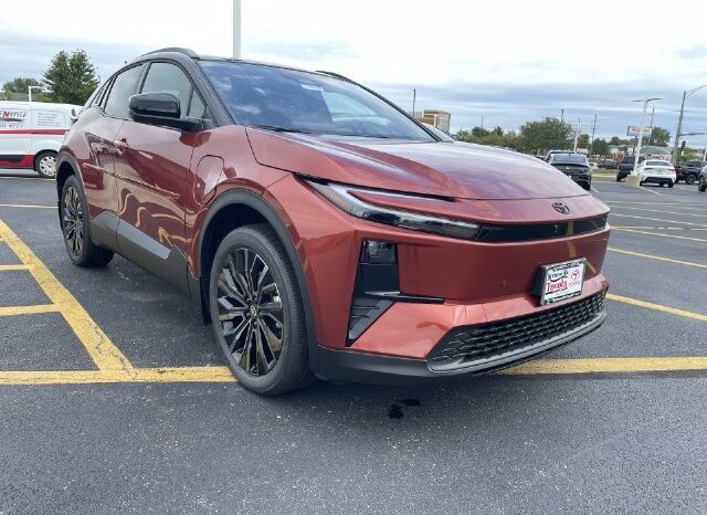 
								Toyota C-HR full									