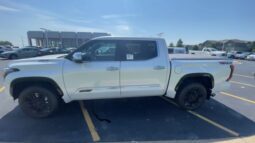 Toyota Tundra Hybrid full