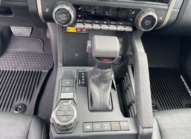 
								Toyota Tacoma full									