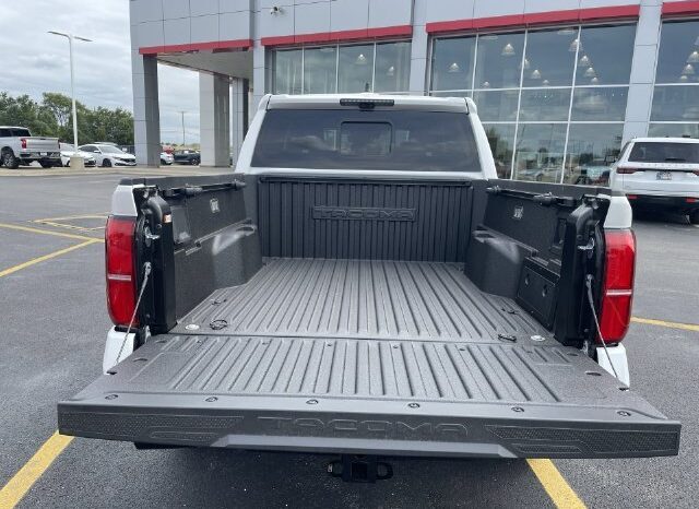 
								Toyota Tacoma full									