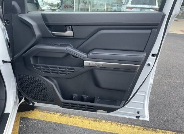 
								Toyota Tacoma full									