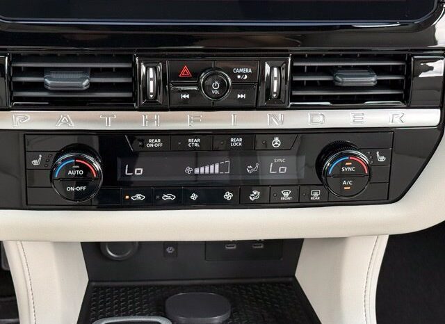 
								Nissan Pathfinder full									