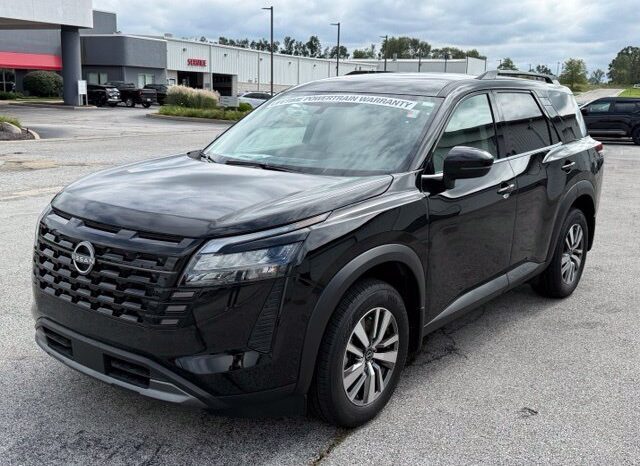 
								Nissan Pathfinder full									