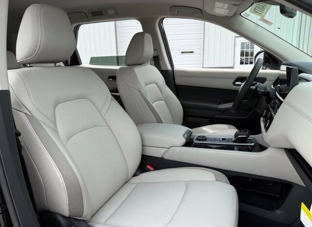 
								Nissan Pathfinder full									