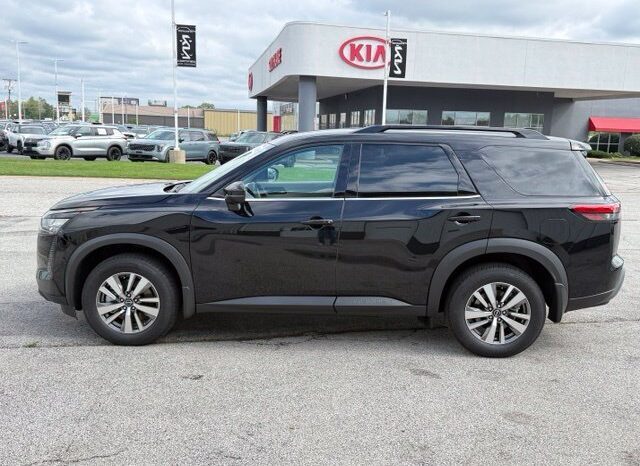 
								Nissan Pathfinder full									