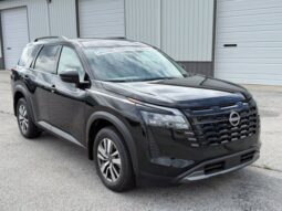 
										Nissan Pathfinder full									