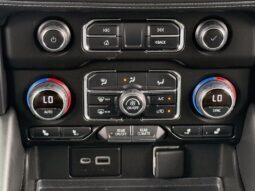 
										Chevrolet Tahoe full									