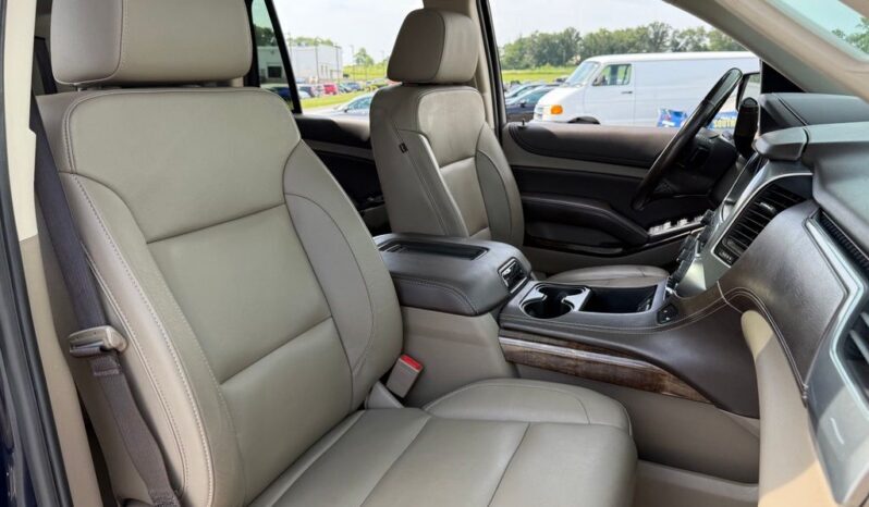 
								Chevrolet Tahoe full									