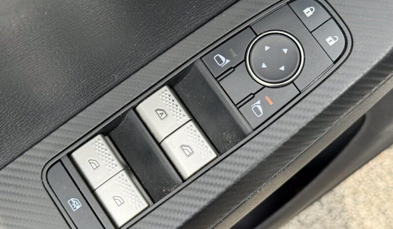 
								Mitsubishi Outlander full									