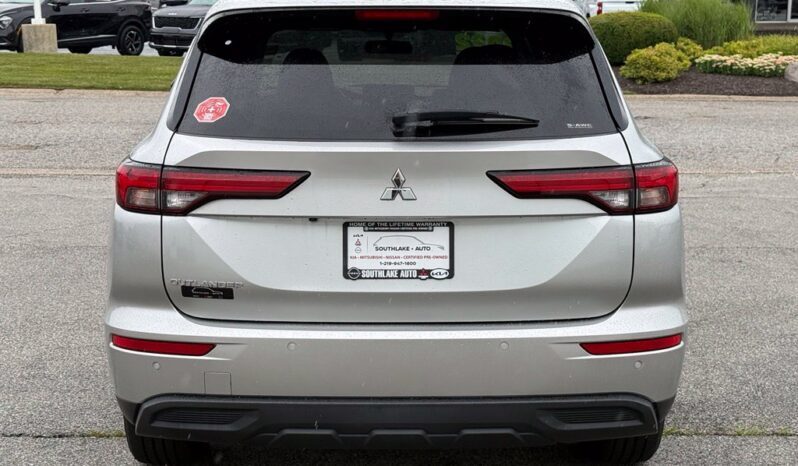 
								Mitsubishi Outlander full									