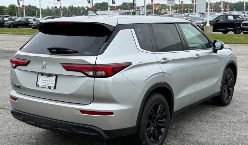 
								Mitsubishi Outlander full									