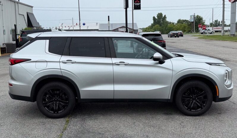 
								Mitsubishi Outlander full									