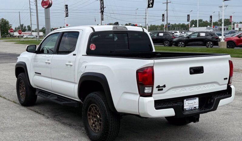 
								Toyota Tacoma full									