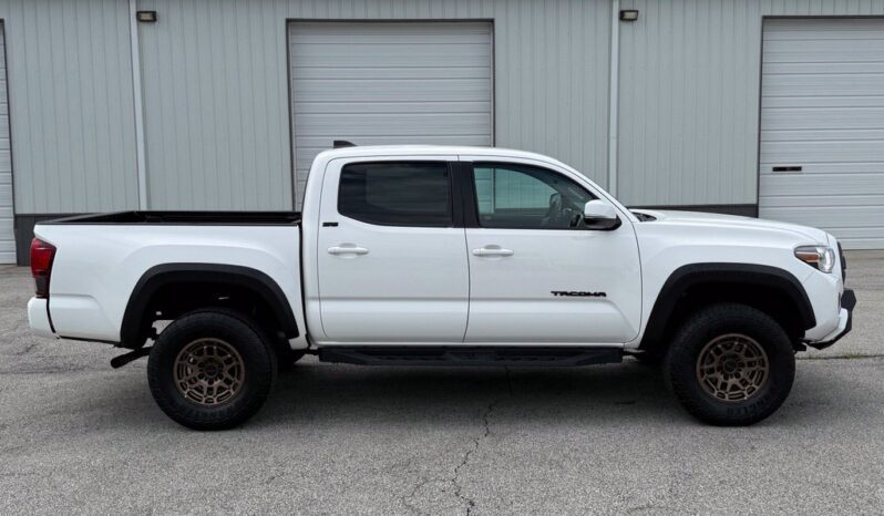 
								Toyota Tacoma full									