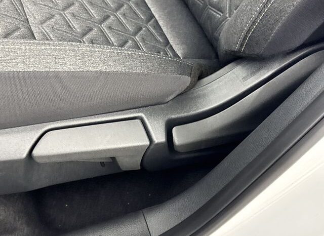 
								Nissan Kicks full									