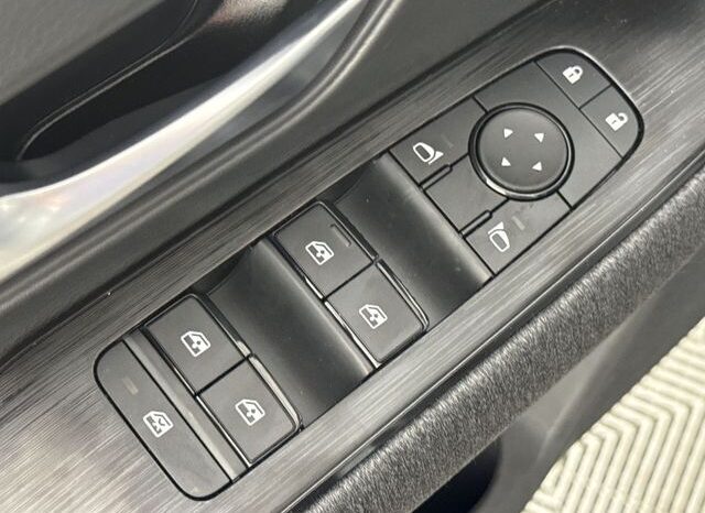 
								Nissan Kicks full									