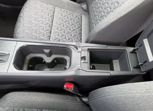 
								Nissan Kicks full									
