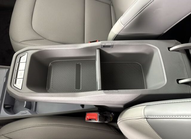 
								Kia EV3 full									